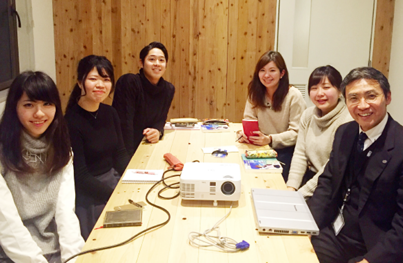 2016年度新入社員と代表の元林
